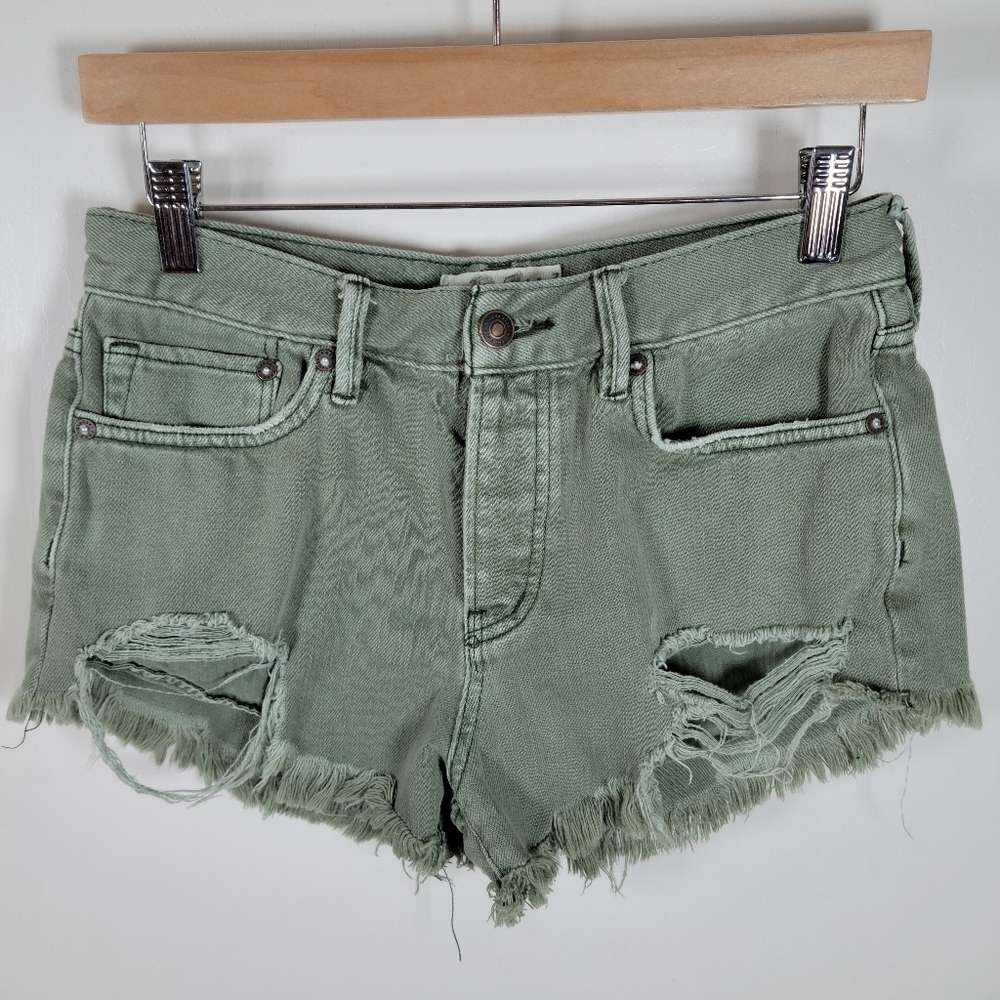 We The Free Free People Green Frayed Hem Button-Fly Cotton Shorts Size 26